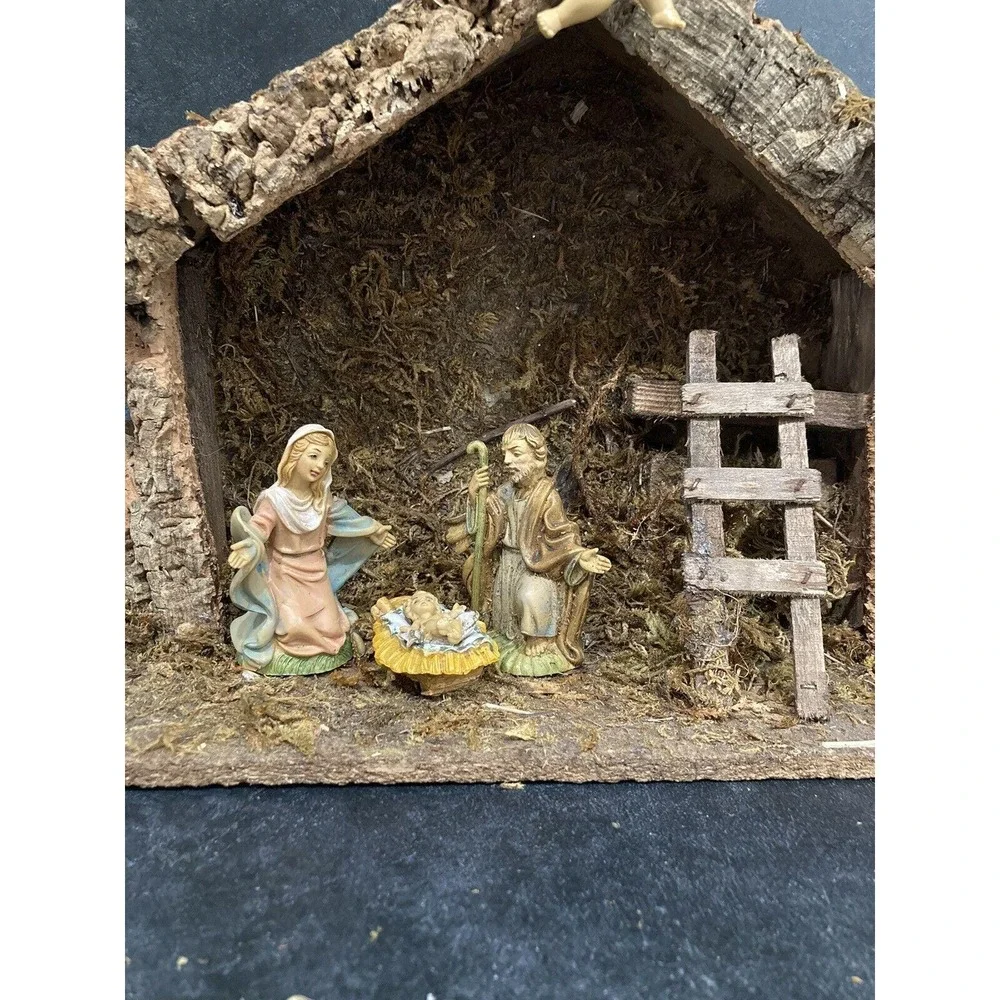 Vintage 8 Piece Nativity Set Made in Italy with Music Box Plays Silent Night